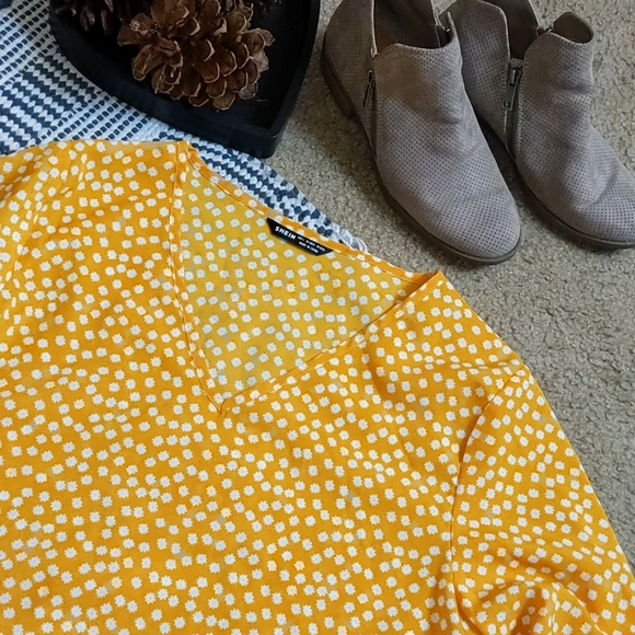 🌼Large SHEIN Yellow Top🌼 - Picture 7 of 9